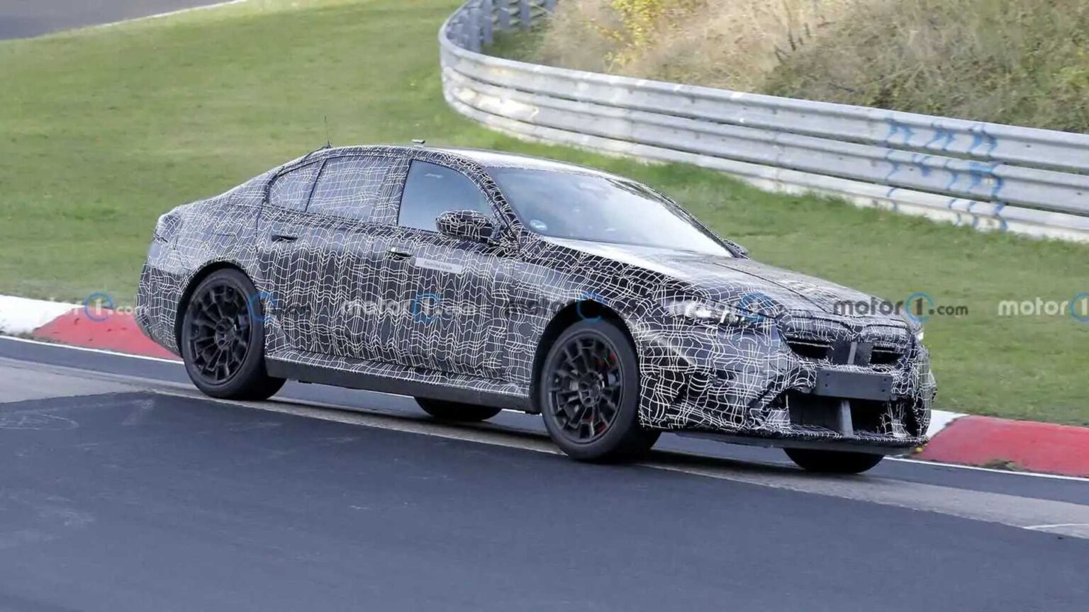 El BMW M5 de próxima generación arrasa en Nurburgring con potencia