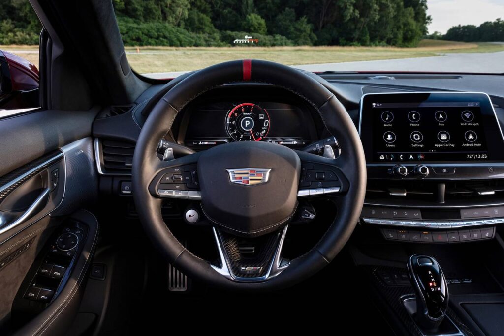 Cadillac CT5V Blackwing 2023 características, tecnología, interior