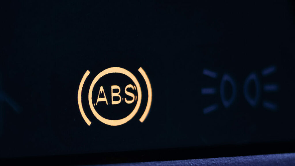 ¿Qué significa la luz de ABS en el tablero? (+CAUSAS) Gossip Vehiculos