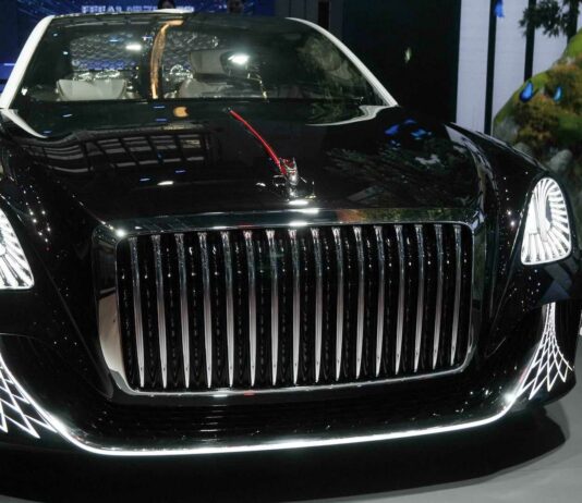 Hongqi-L Concept debuta como limusina de tres asientos sin volante (+FOTOS)