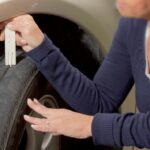 Por qué es peligroso tener llantas lisas o neumáticos gastados
