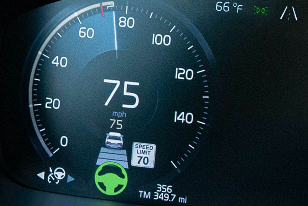 ¿Qué significa cruise en el tablero del carro y cuál es el fusible