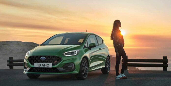 Ford Fiesta 2022 presenta un retoque facial con nuevos faros delanteros Matrix LED
