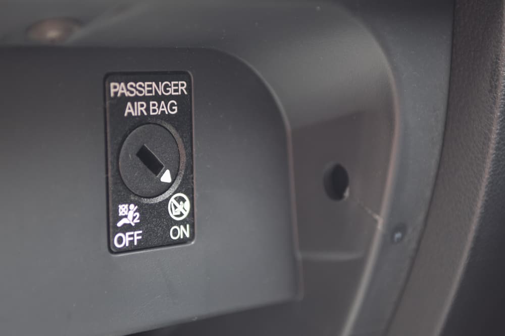 Cómo apagar la luz del airbag