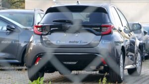 Mazda 2 2023 espiado como un Toyota Yaris rebautizado (+IMAGENES)