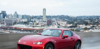 ¿Qué auto Mazda compró Marcianeke? El MX-5 RF que mostró en 2021 Mazda MX-5 RF rojo como el mostrado por Marcianeke en 2021