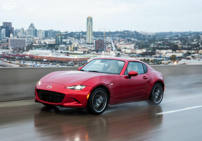 Mazda MX-5 RF rojo como el mostrado por Marcianeke en 2021