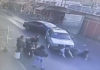 Fueron golpeados por un auto luego de caerse de una moto (+VIDEO)