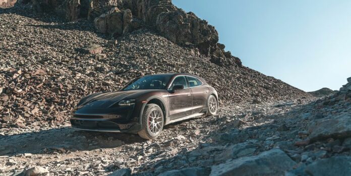 Porsche Taycan Cross Turismo 2022