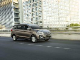 Suzuki Ertiga 2019–2024: fallas y compra usada en México Suzuki Ertiga gris, vista delantera lateral en una avenida