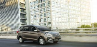 Suzuki Ertiga 2019–2024: fallas y compra usada en México Suzuki Ertiga gris, vista delantera lateral en una avenida