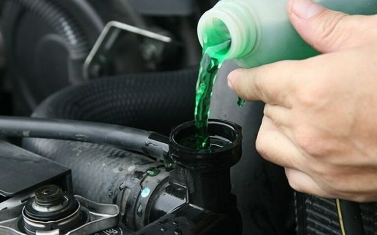 ¿Cuántos litros de refrigerante lleva un auto? - Gossip Vehiculos