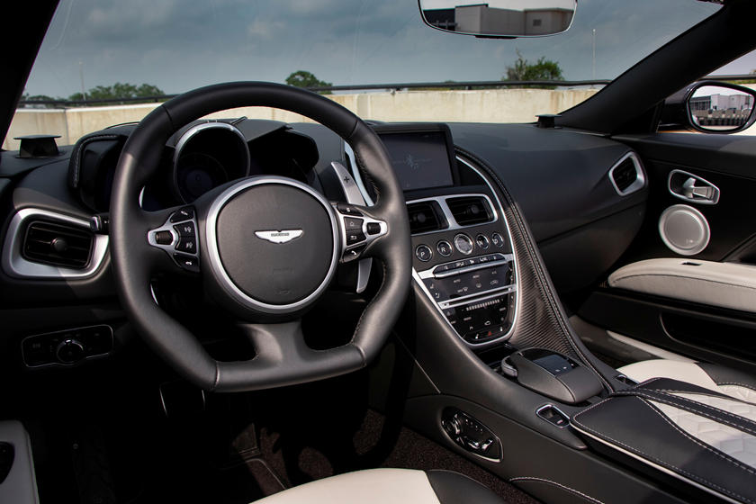 Aston Martin DBS 2022 Aston Martin DBS 2022