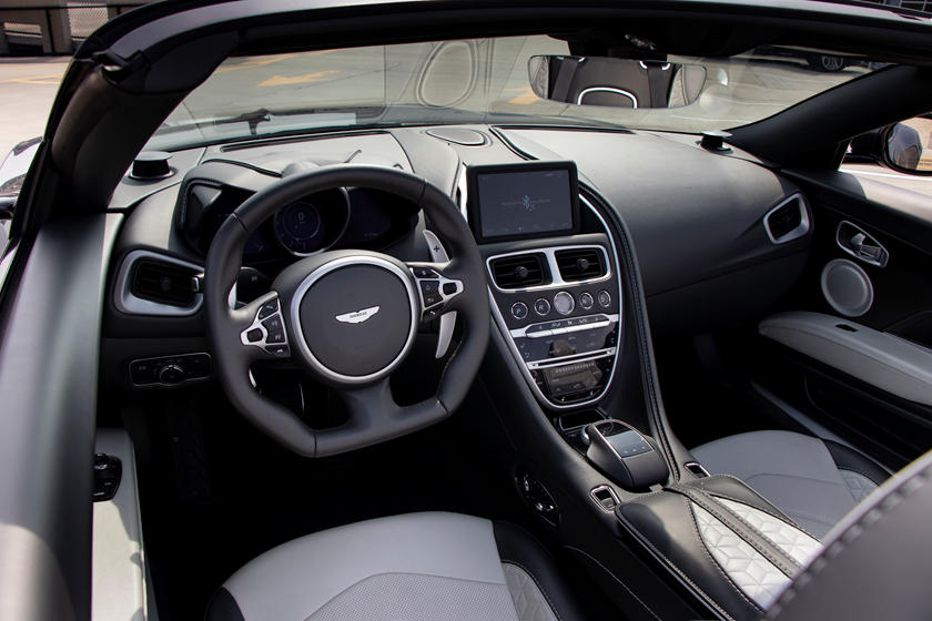 Aston Martin DBS 2022 Aston Martin DBS 2022
