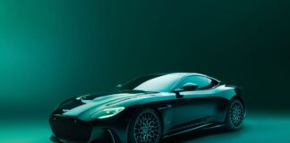 Aston Martin DBS 2023