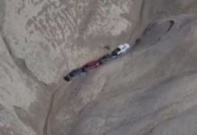 Carabineros de Chile recuperan en pleno desierto camionetas robada, fotos tomadas el 4 de mayo