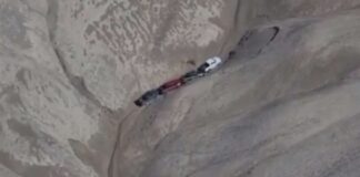 Carabineros de Chile recuperan en pleno desierto camionetas robada, fotos tomadas el 4 de mayo