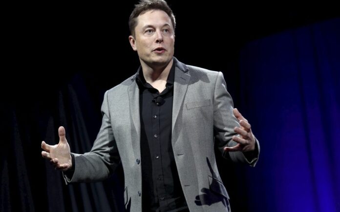 Elon Musk afirma que Tesla contará con flotas de autos autónomos en un año