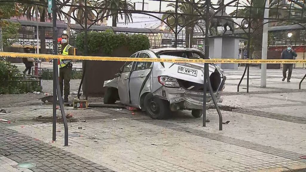 Grave accidente en Puente Alto - Vehículo destrozado