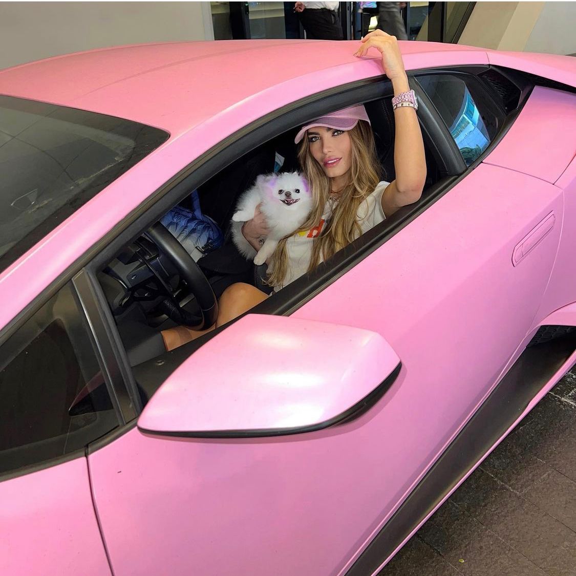 Aleska Génesis dice que no está vendiendo el Lamborghini y mandan contundente mensaje “Lo que se regala no se quita” (+VIDEO)