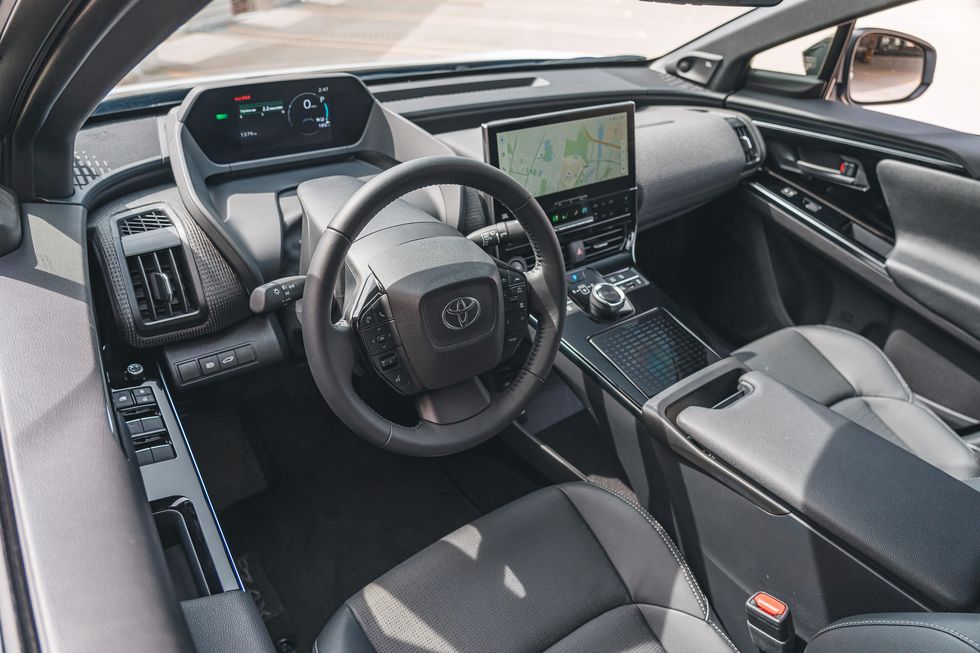 Toyota bZ4X 2023: Precios, motor, interior, especificaciones (+imágenes y videos)