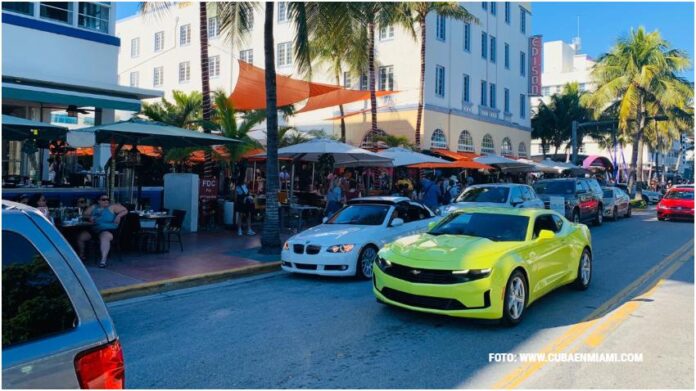 Nueva ley en Florida impondrá multas por llevar música alta en los vehículos