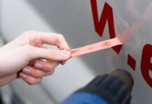 Cómo quitar calcomanías del carro sin dañar la pintura