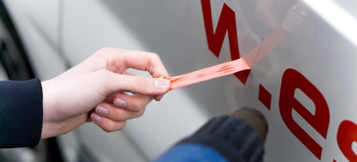 Cómo quitar calcomanías del carro sin dañar la pintura