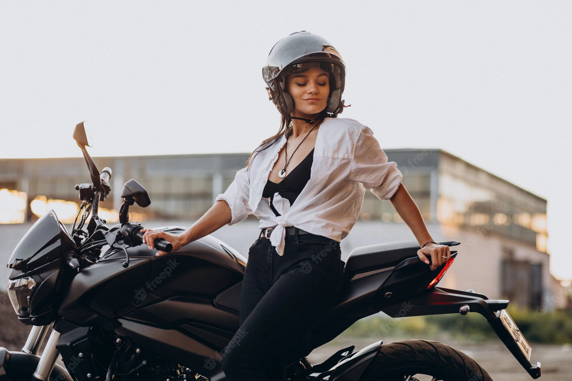 Mejores cascos de motos para mujer ¡Los más originales! - Galgo