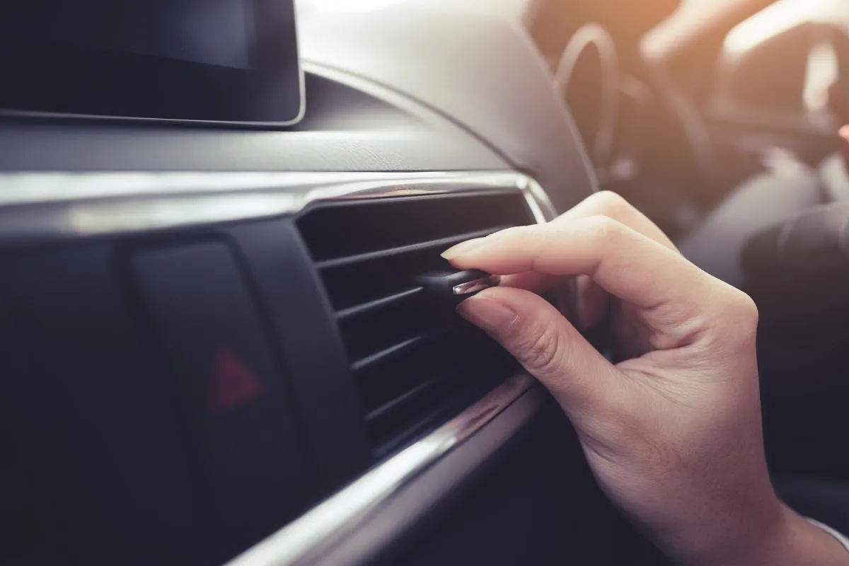 ¿Por qué no funciona el ventilador del aire acondicionado del auto