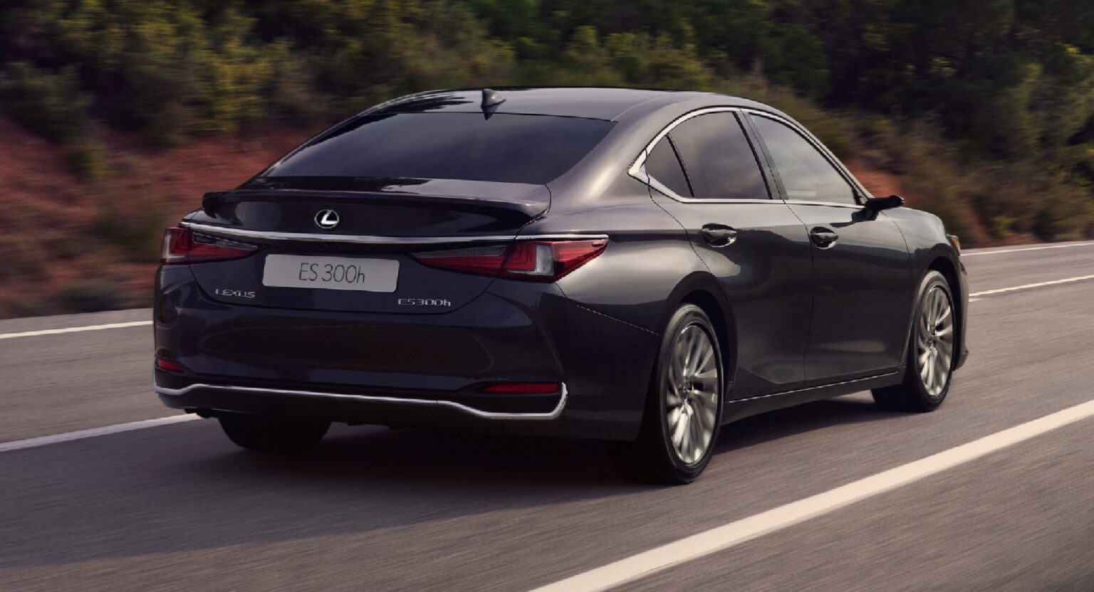 Lexus ES 2023 es actualizado en Europa con nuevo sistema de