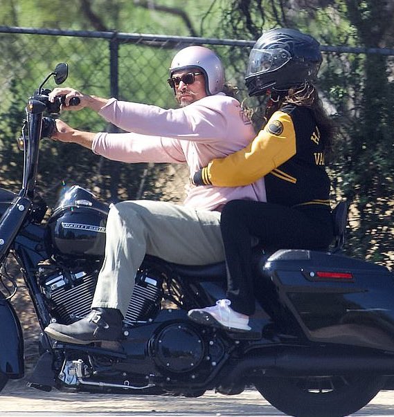 Captaron a Jason Momoa y Eiza González en paseo en moto ¿Confirman su relación? (+Imágenes)