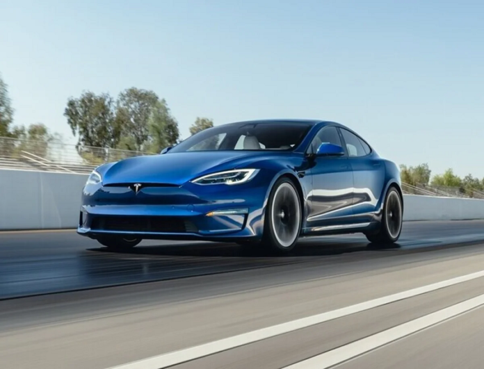 Hackeo un Tesla Model S Plaid para aumentar su velocidad