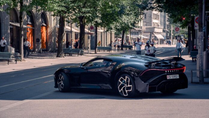 Nuevo Bugatti La Voiture Noire captado paseando por las calles de Zúrich