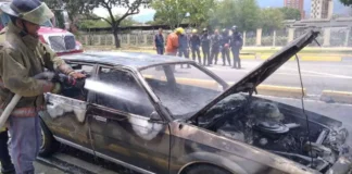 Por qué se están incendiando tantos vehículos en Venezuela
