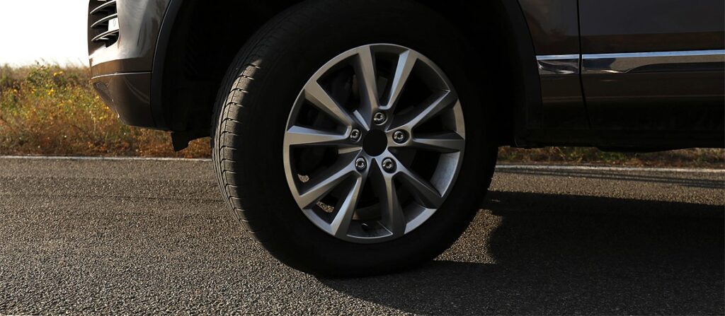 Rotación de neumáticos cada cuántos kilómetros o millas