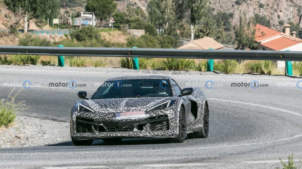 Se viene un sedán y una Chevrolet Corvette para el 2025