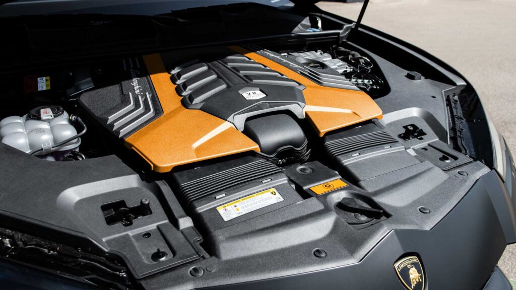 Erstaunlich Lambo Urus Motor Ebenbild