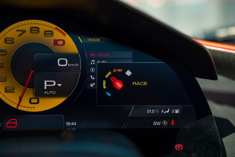 Ferrari Daytona SP3 2023: Precio, motor, interior, especificaciones (+imágenes y videos)