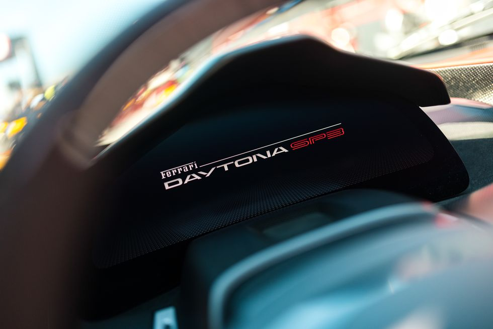 Ferrari Daytona SP3 2023: Precio, motor, interior, especificaciones (+imágenes y vid