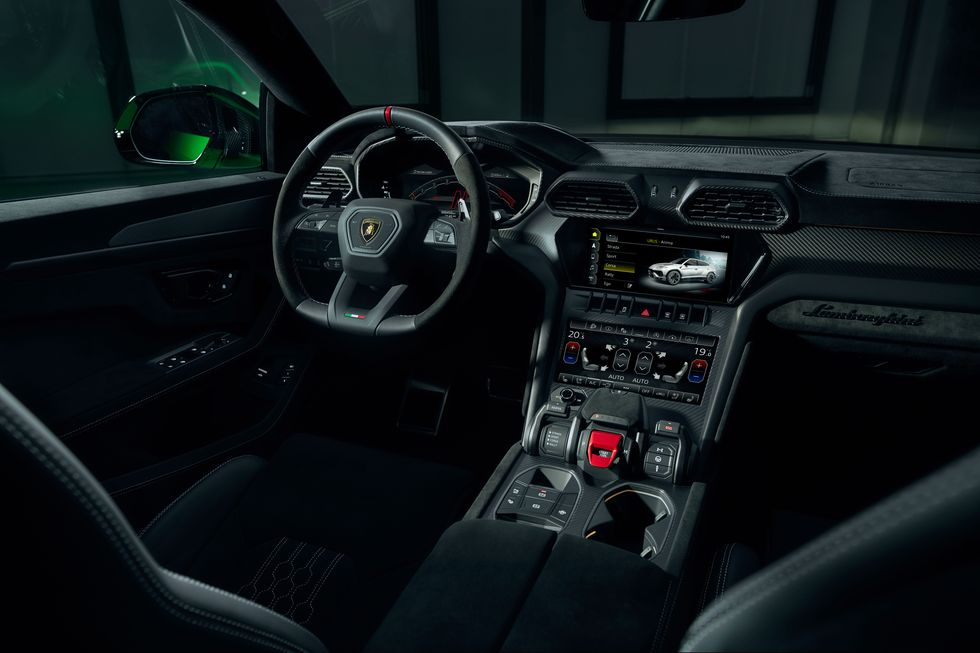 Lamborghini Urus 2023: precio, interior, motor (+Imágenes y videos)