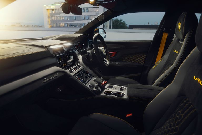 Lamborghini Urus 2023: precio, interior, motor (+Imágenes y videos)