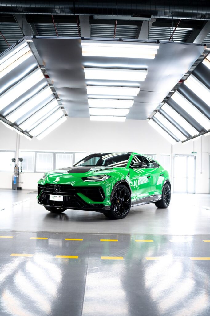 Lamborghini Urus 2023: precio, interior, motor (+Imágenes y videos)