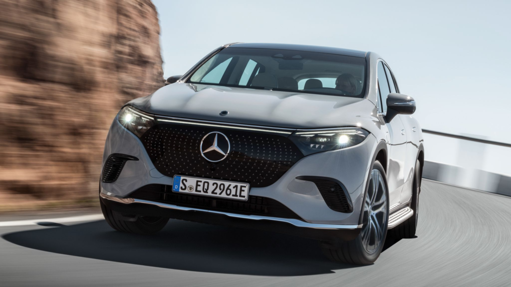 SUV Mercedes-Benz EQS 2023: Precios, motor, interior (Imágenes y Videos)