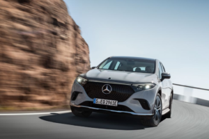 SUV Mercedes-Benz EQS 2023: Precios, motor, interior (Imágenes y Videos)