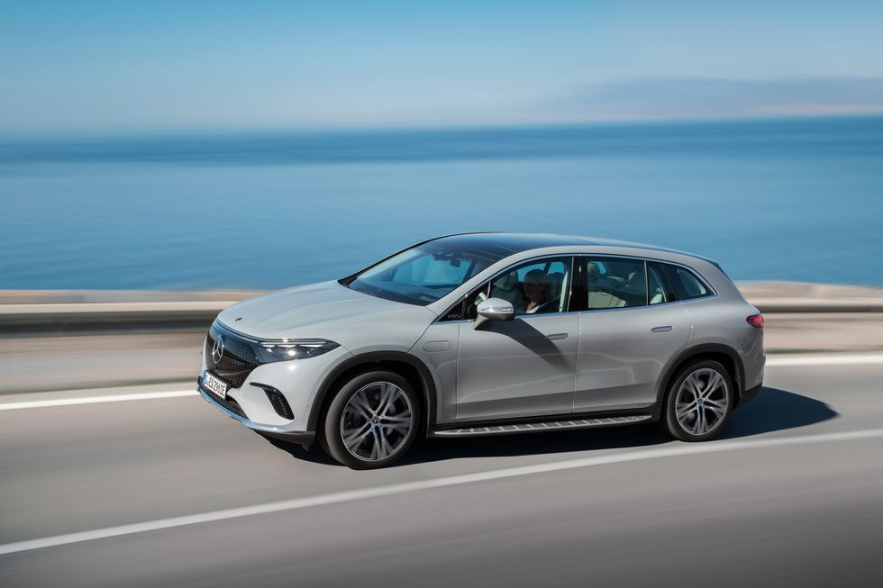 SUV Mercedes-Benz EQS 2023: Precios, motor, interior (Imágenes y Videos)