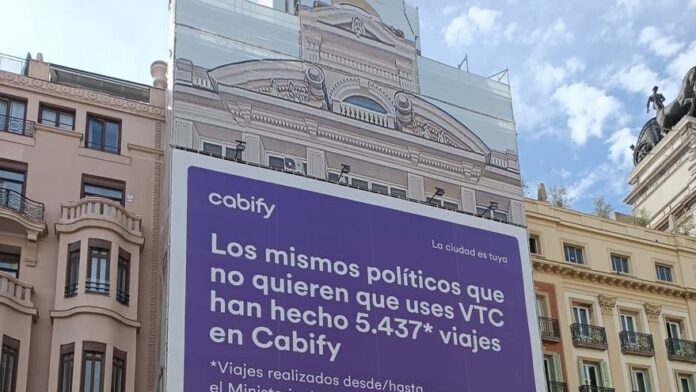 Cabify lanza polémica campaña contra el Ministerio de Transportes