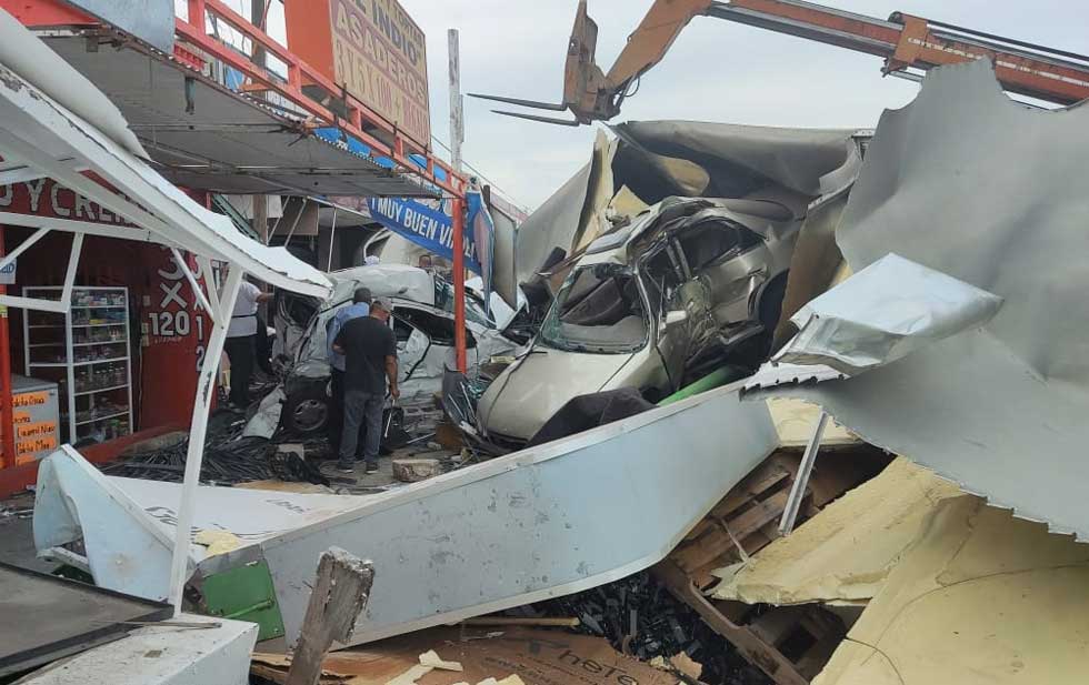 Camión arrasó con todo en fatal accidente en Villa Ahumada
