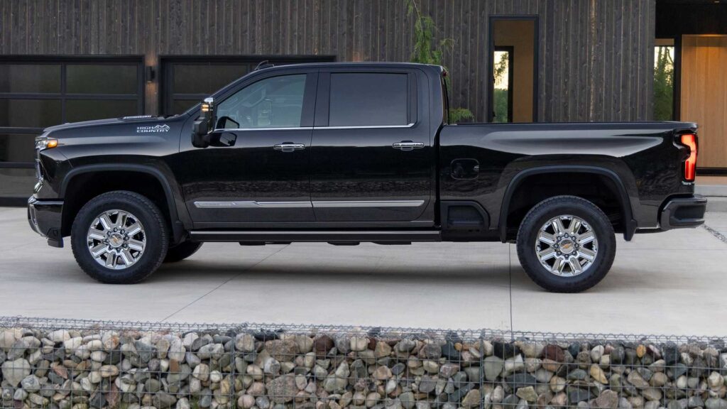 Chevrolet Silverado HD 2024 es presentada con interior digital y