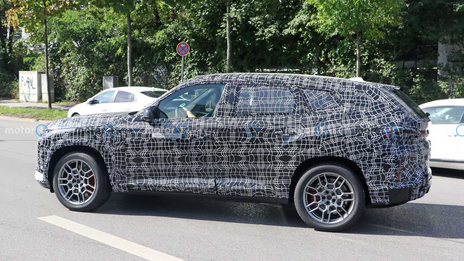 Imágenes espía del BMW XM 2023 lateral